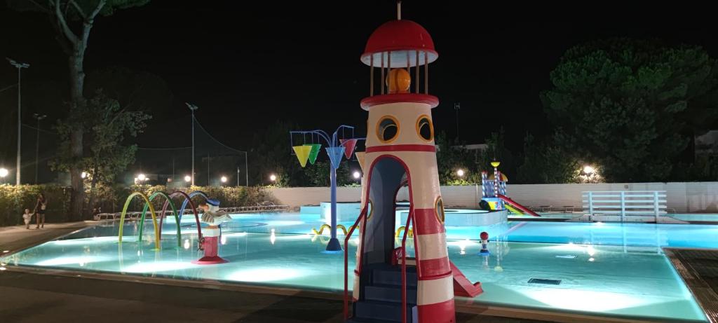 Bazén v ubytování MareBlue Mobilhomes on Camping Mare e Pineta nebo v jeho okolí