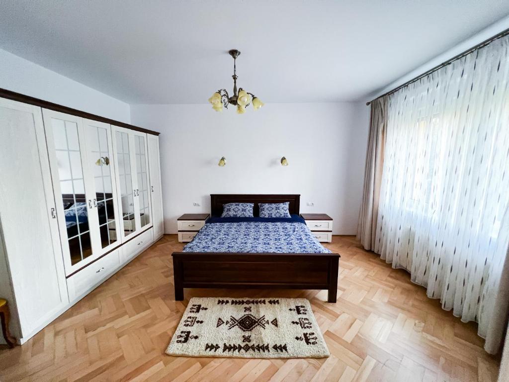 A bed or beds in a room at Subarini Garden Apartment