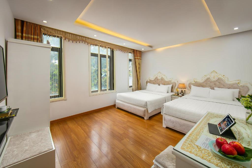 Postel nebo postele na pokoji v ubytování Hanoi Kingly Hotel