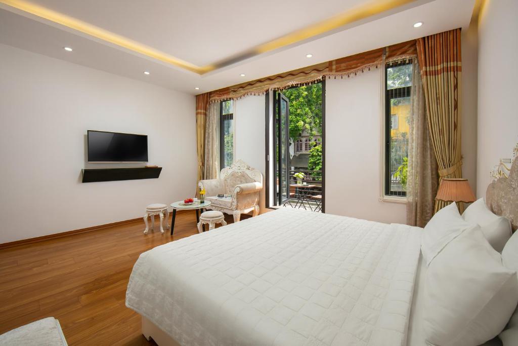 TV a/nebo společenská místnost v ubytování Hanoi Kingly Hotel
