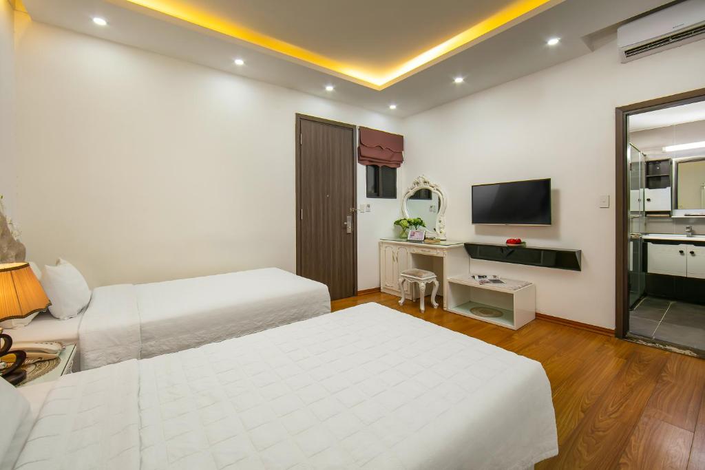 TV a/nebo společenská místnost v ubytování Hanoi Kingly Hotel