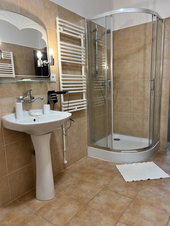 Hotel Maxim - Habitación Gemela Con Baño