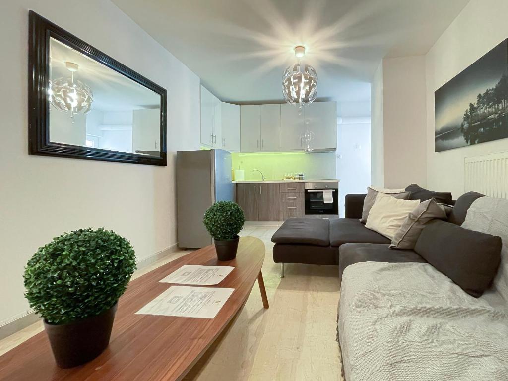 Key Biscayne Charming 50sqm Apt In Paleo Faliro