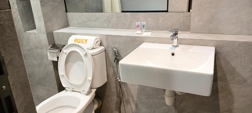 Koupelna v ubytování Roxy Hotel Sri Aman