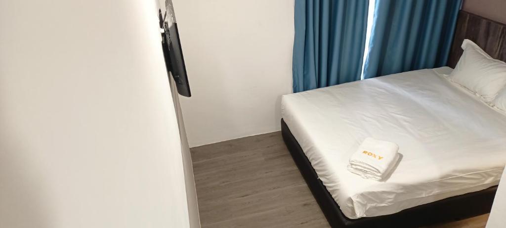 Postel nebo postele na pokoji v ubytování Roxy Hotel Sri Aman
