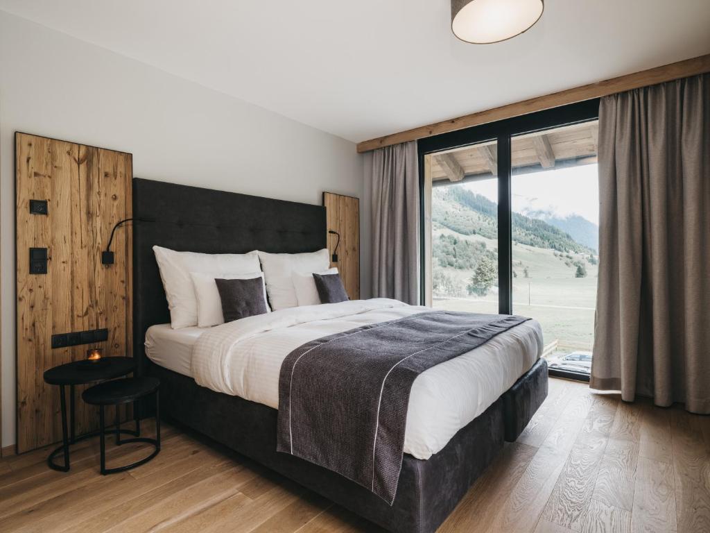Postel nebo postele na pokoji v ubytování VAYA Residence Galtür Paznaun inklusive Silvretta Card Premium