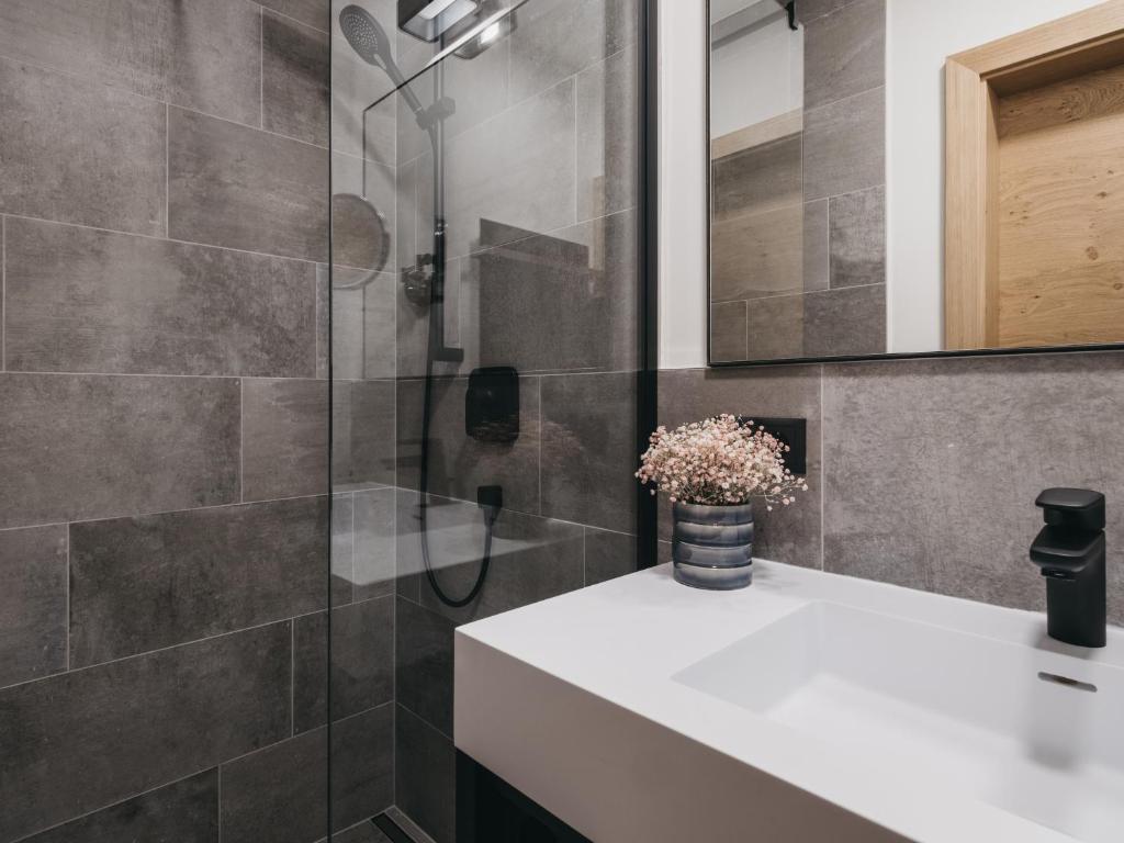 Koupelna v ubytování VAYA Residence Galtür Paznaun inklusive Silvretta Card Premium