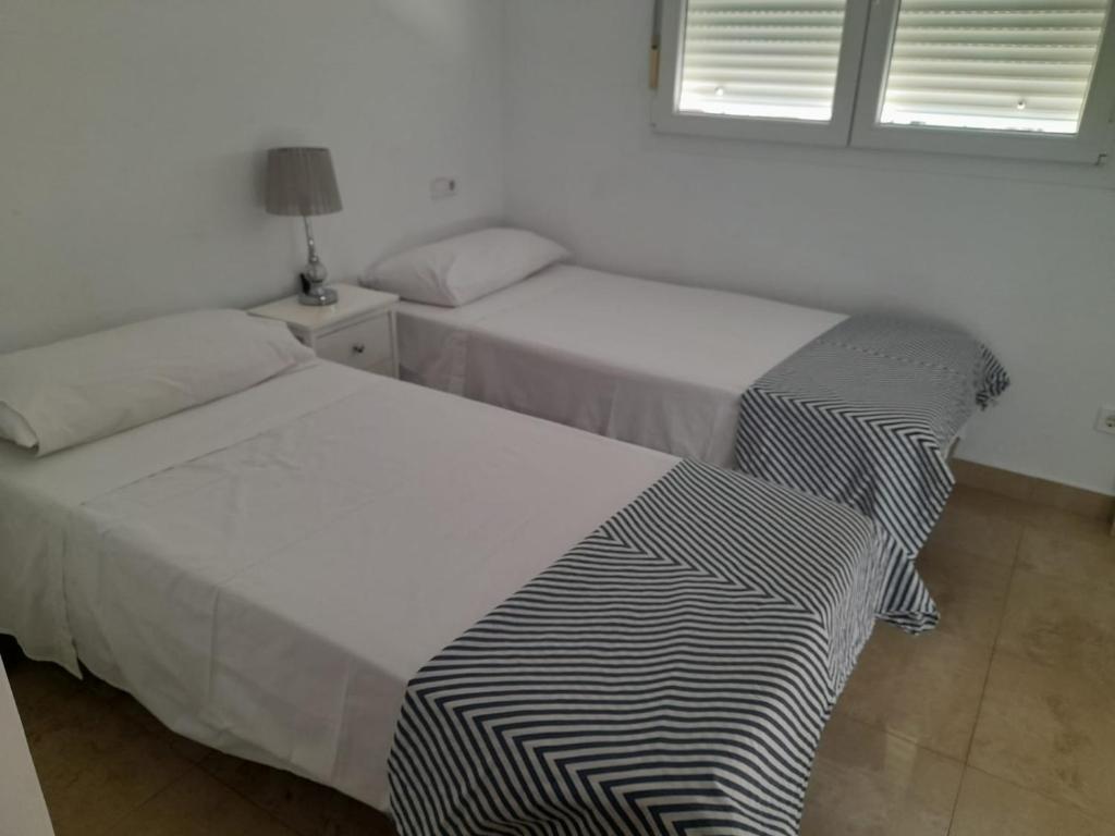 Postel nebo postele na pokoji v ubytování Manilva - Duplex Piscine résidence privée