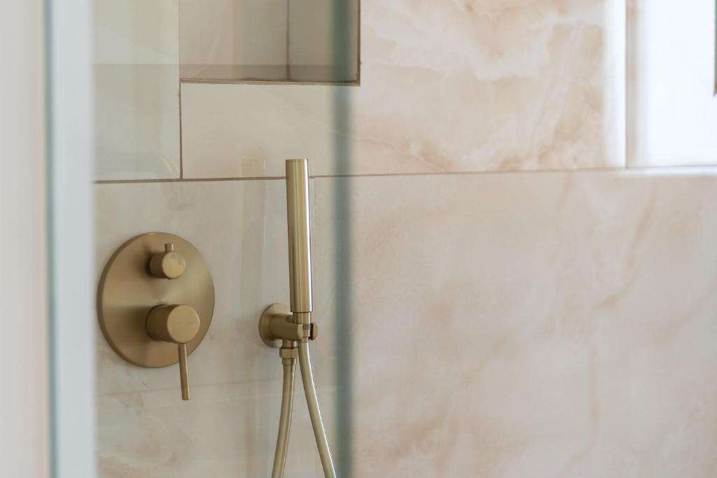 Ένα μπάνιο στο Cycladic Suites & Spa