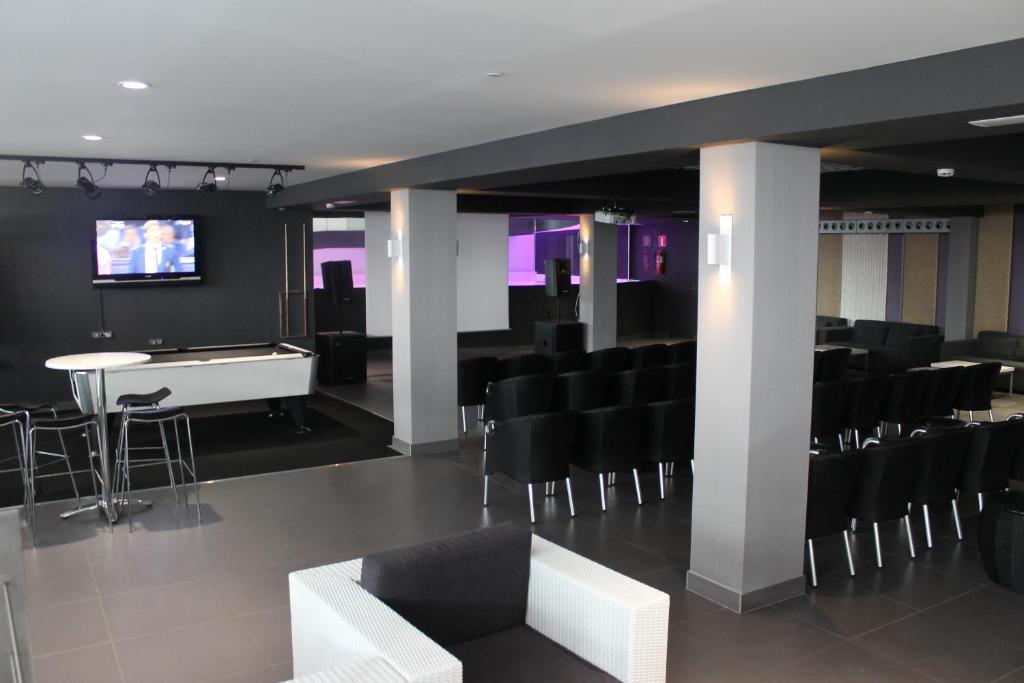 Televízia a/alebo spoločenská miestnosť v ubytovaní Flash Hotel Benidorm - Recommended Adults Only 4 Sup