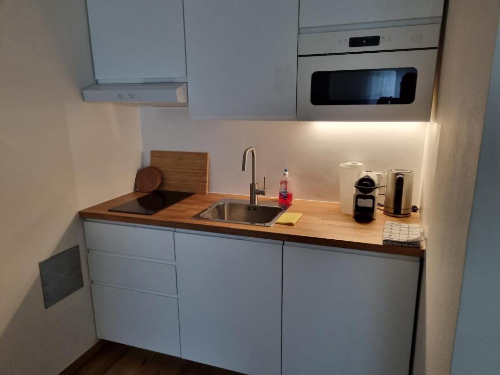 Kuchyňa alebo kuchynka v ubytovaní Flataid Apartmenthaus Brauhausstrasse