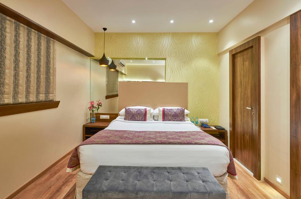 Postel nebo postele na pokoji v ubytování Hotel Bawa Regency