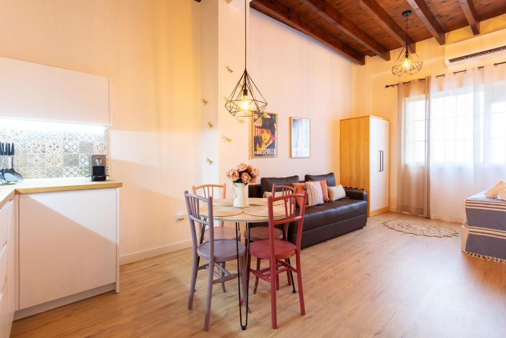 Kuchyň nebo kuchyňský kout v ubytování Fabie Triana Loft by Valcambre