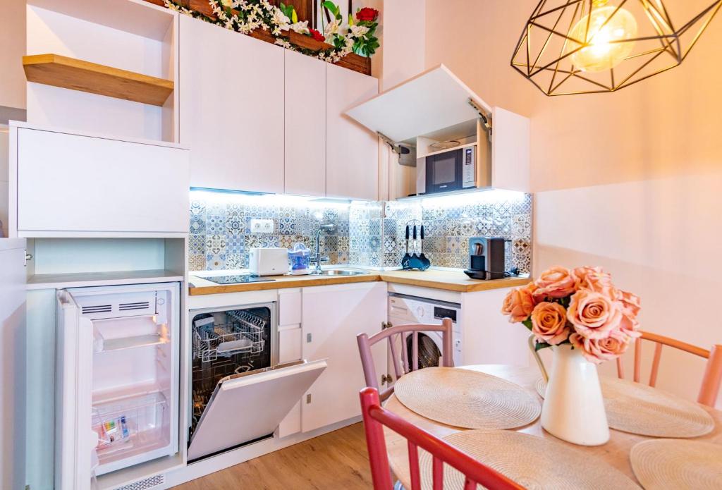Kuchyň nebo kuchyňský kout v ubytování Fabie Triana Loft by Valcambre