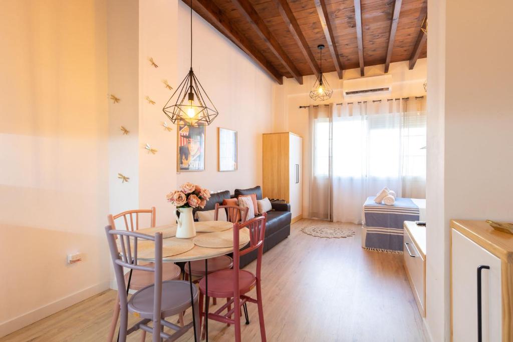 Kuchyň nebo kuchyňský kout v ubytování Fabie Triana Loft by Valcambre