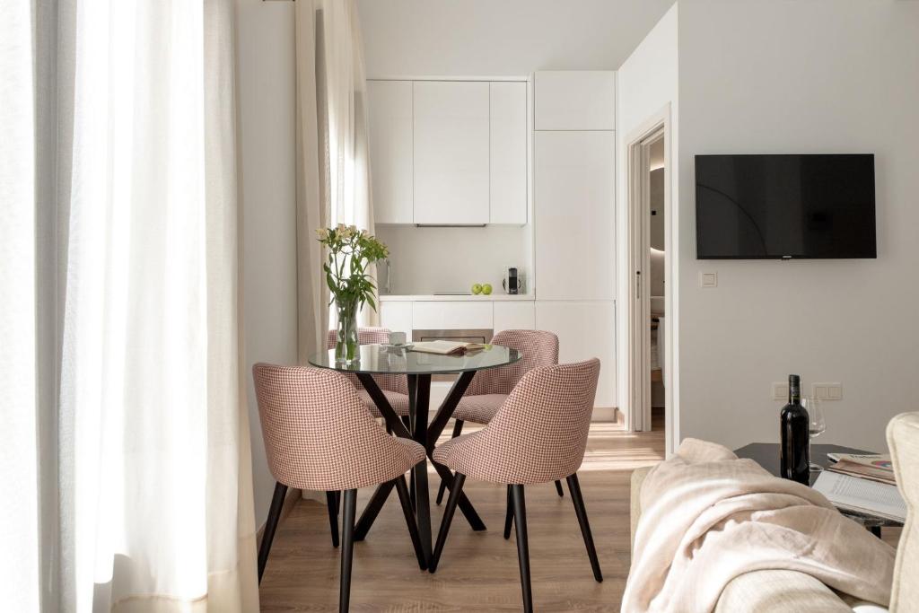 Coliseum Boutique Apartments - 6