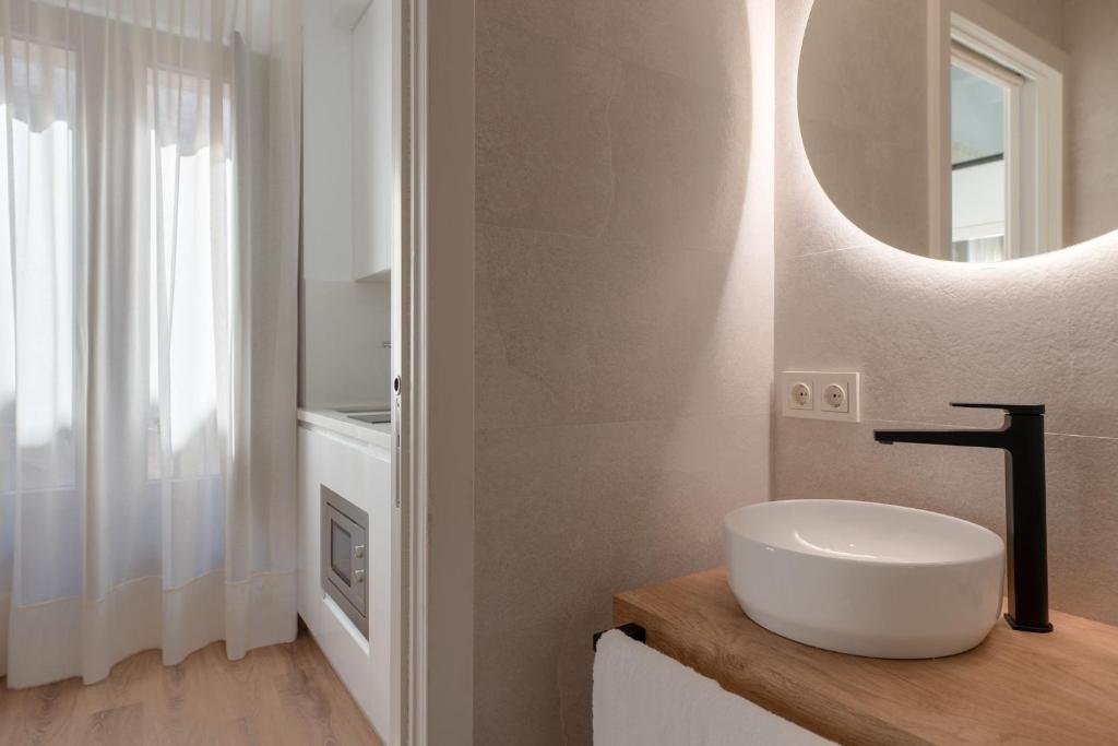 Coliseum Boutique Apartments - 15