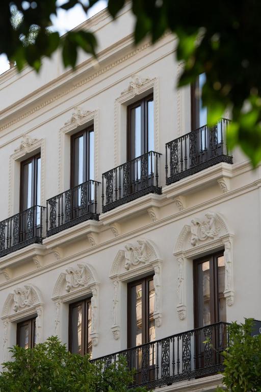 Coliseum Boutique Apartments - 17