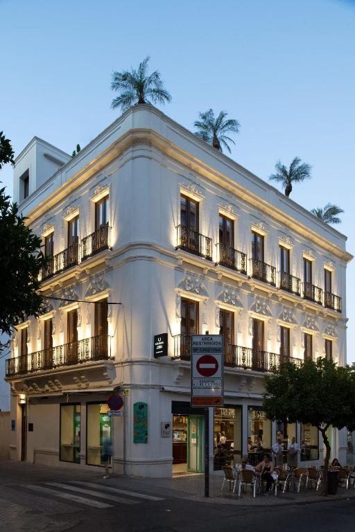 Coliseum Boutique Apartments - 18