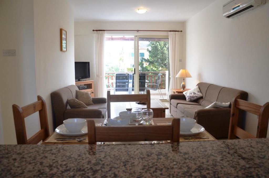 2nd floor 2 bedroom apartment, D204, 3 pools, village views, FREE WIFI