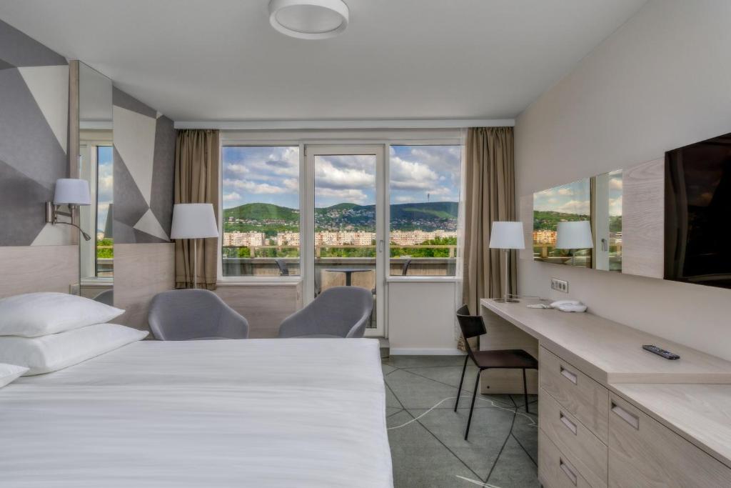 Кровать или кровати в номере Ensana Thermal Margaret Island