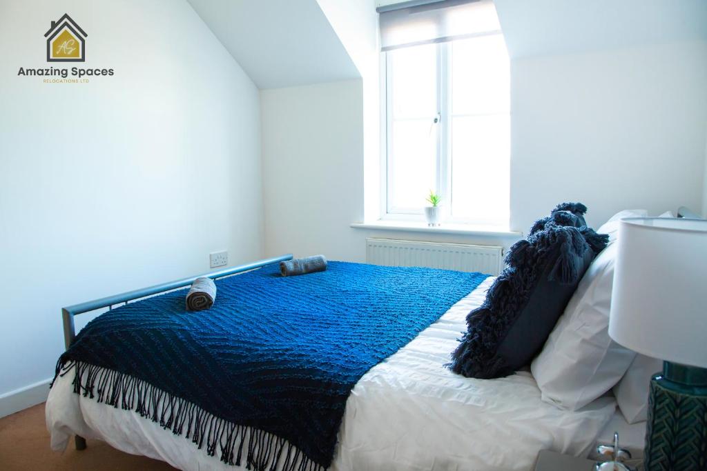 COSY 2 BEDROOM APARTMENT SLEEPS 4 WARRINGTON FREE PARKING FREE WIFI BY AMAZING SPACES RELOCATIONS LTD
