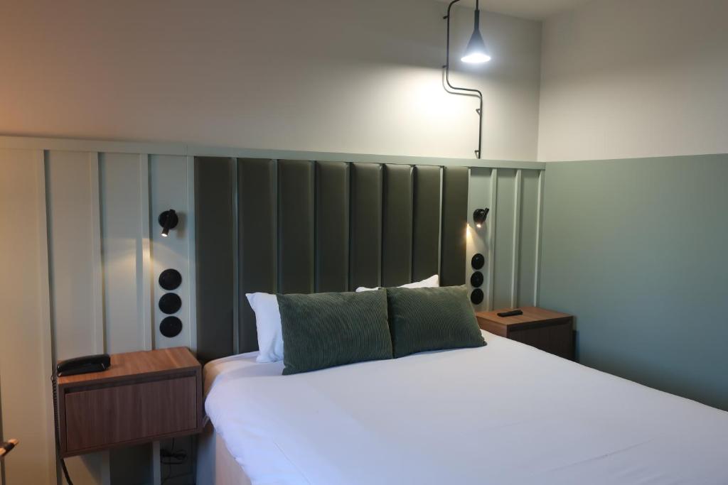 Cama o camas de una habitación en Kyriad Compiègne
