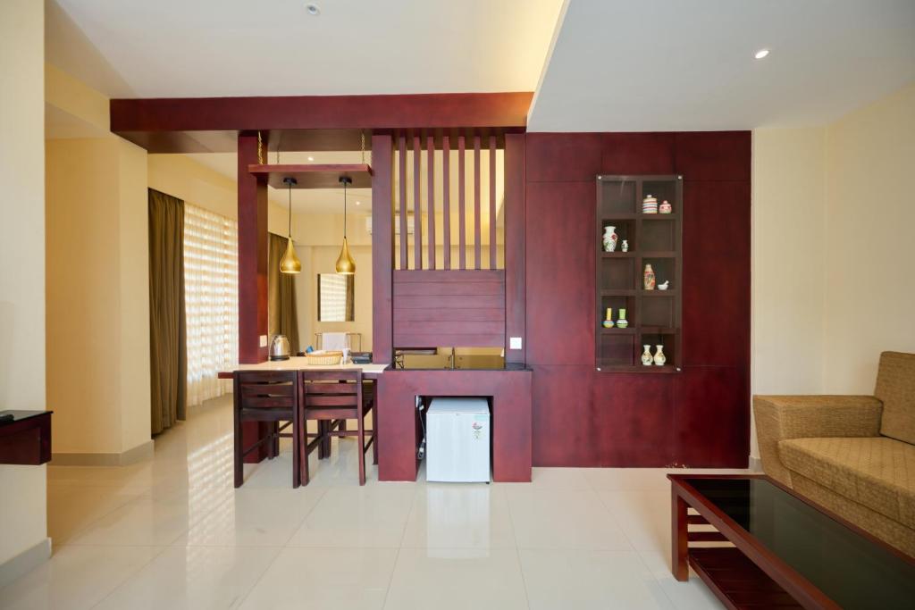 Thekkady Gavi Suites - King Suite With Balcony