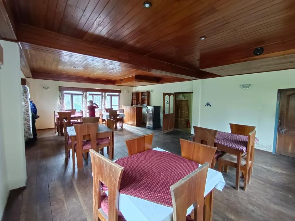 Una cocina o kitchenette en Hotel Pemathang