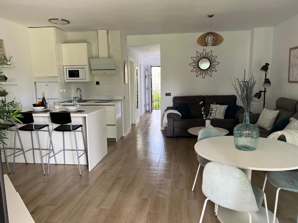 Kuchyňa alebo kuchynka v ubytovaní PUERTO BANUS Apartamento PICASSO
