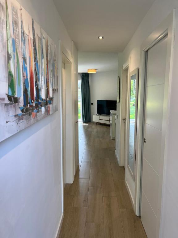 Televízia a/alebo spoločenská miestnosť v ubytovaní PUERTO BANUS Apartamento PICASSO