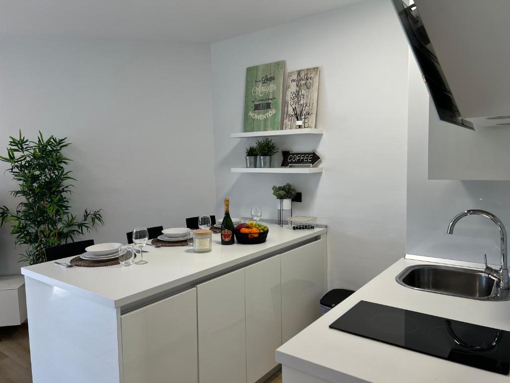 Kuchyňa alebo kuchynka v ubytovaní PUERTO BANUS Apartamento PICASSO