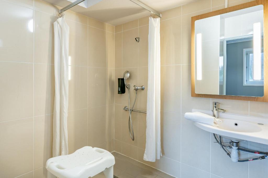 Koupelna v ubytování B&B HOTEL Arcachon Gujan-Mestras