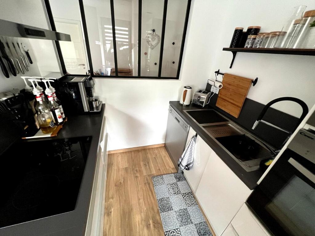 Kuchyňa alebo kuchynka v ubytovaní Belle chambre cosy, proche centre-ville et gare