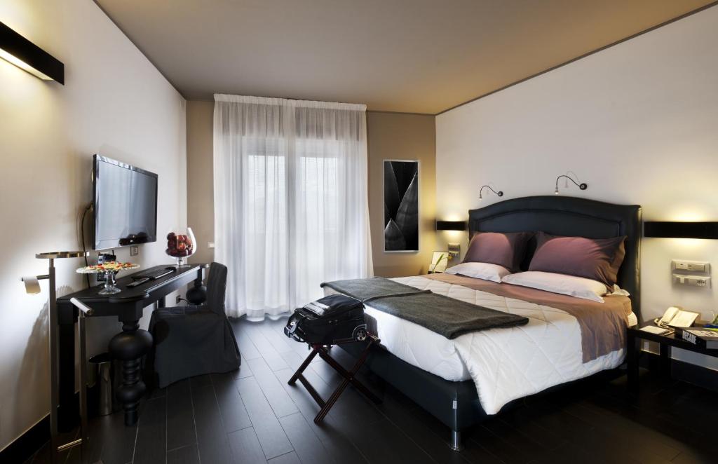 Llit o llits en una habitació de Astoria Palace Hotel