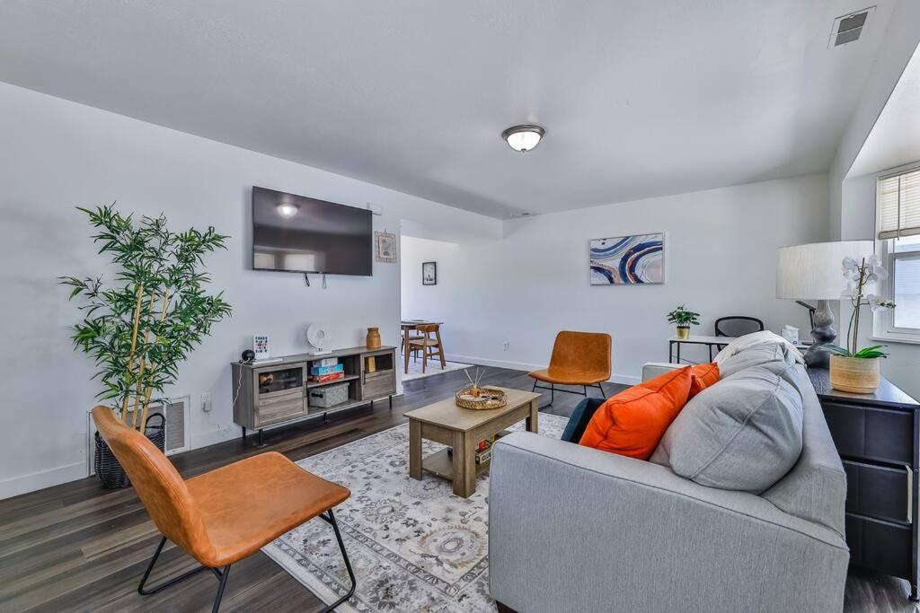 Renovated 3br/2.5ba Pied-à-Terre in Millcreek.. - Housity