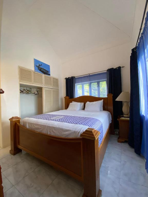 Postel nebo postele na pokoji v ubytování All Nations Guest House