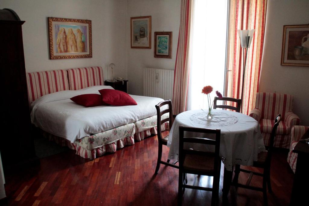 En eller flere senge i et værelse på Zodiacus Residence