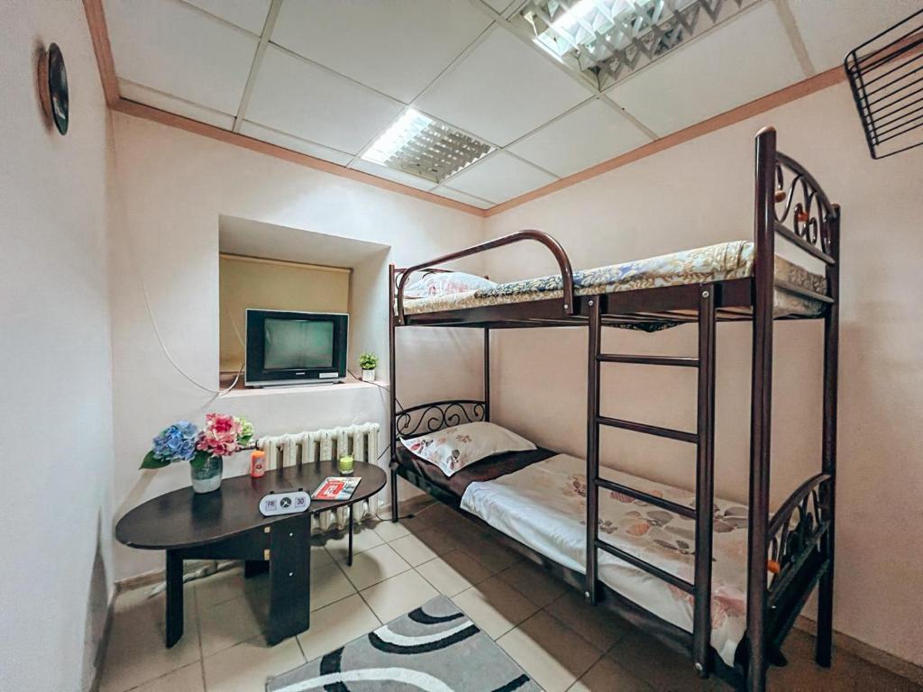 Postel nebo postele na pokoji v ubytování Guest House on Saksahanskoho Street