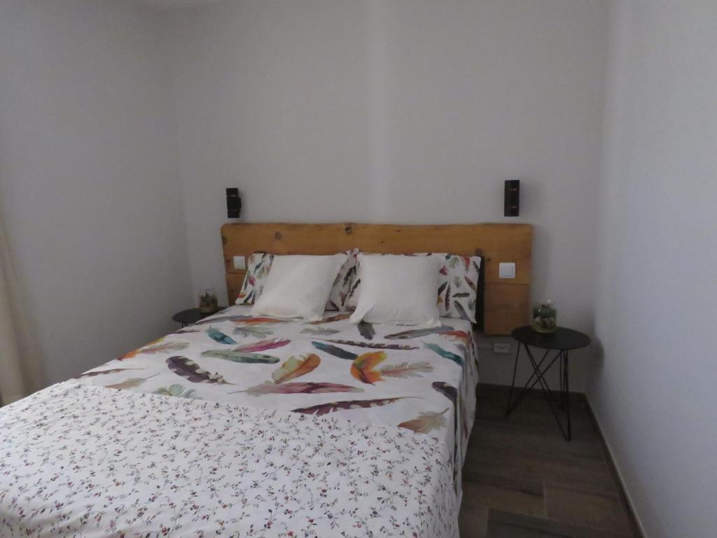 Postel nebo postele na pokoji v ubytování CASA EGIPCIA Preciosa casa centenaria en el Camino de Santiago