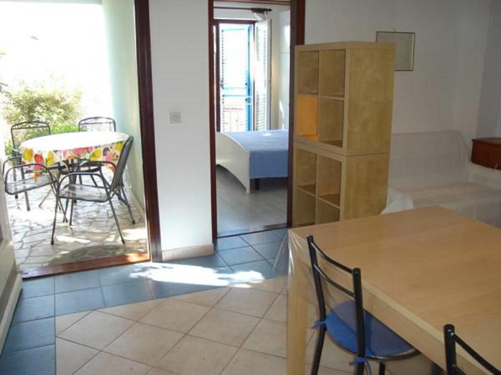 Postel nebo postele na pokoji v ubytování Apartments Mare Losinjska 16