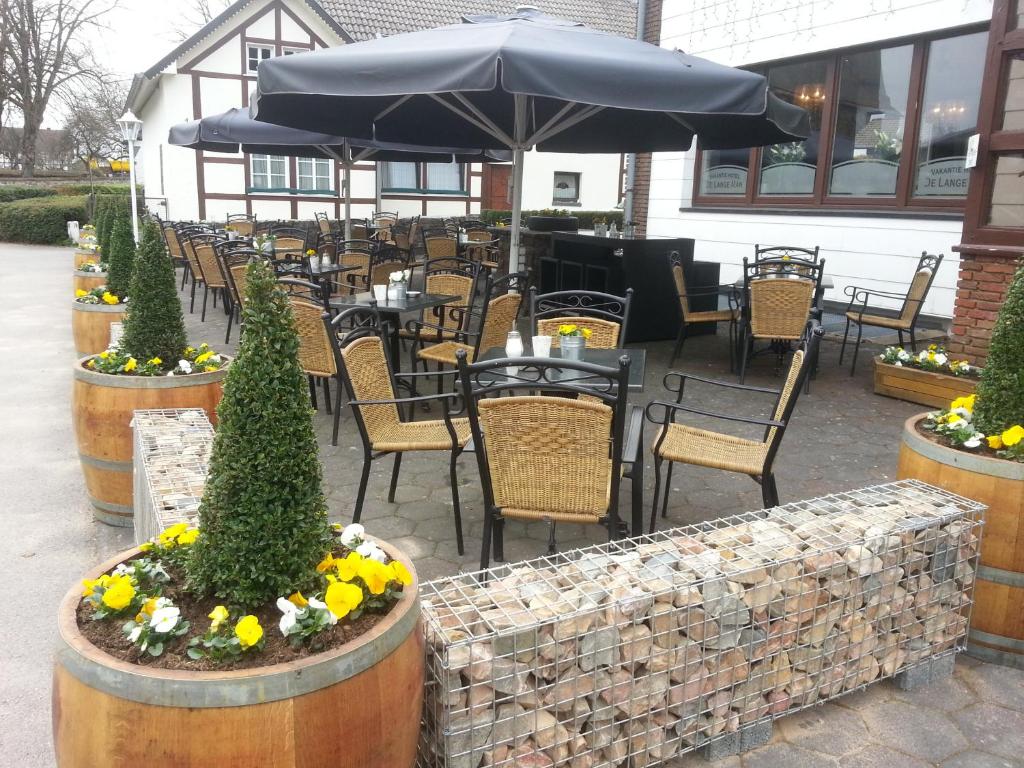 Ein Restaurant oder anderes Speiselokal in der Unterkunft Hotel De Lange Man Monschau Eifel 