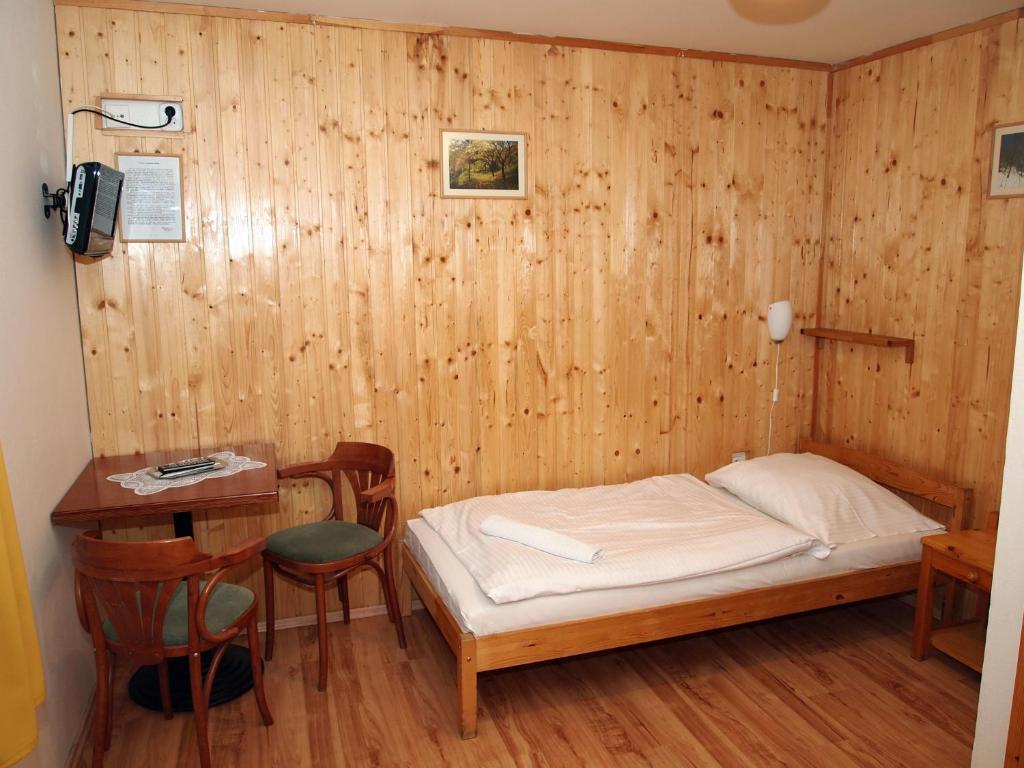 A television and/or entertainment centre at Penzion Klopacka