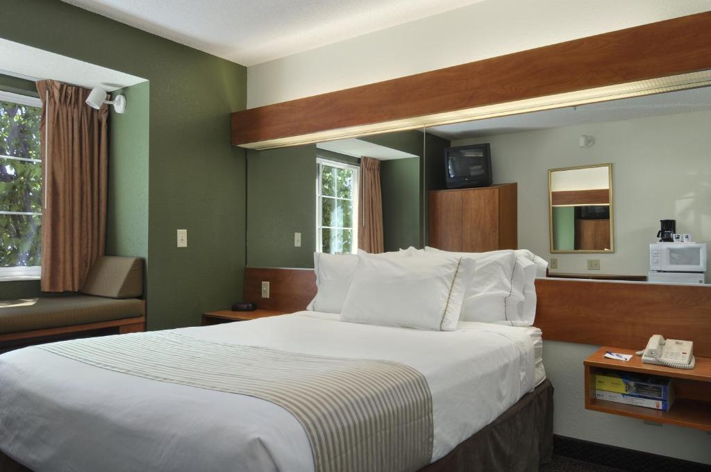 Microtel Inn and Suites - Inver Grove Heights - Queen Room - Disability Access/Non-Smoking