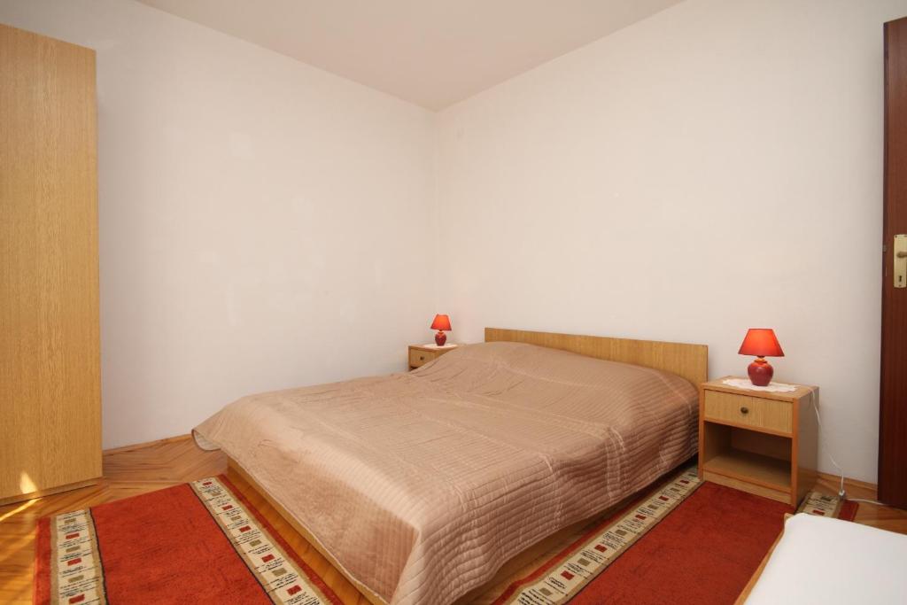 Posteľ alebo postele v izbe v ubytovaní Apartment Vrboska 8748a
