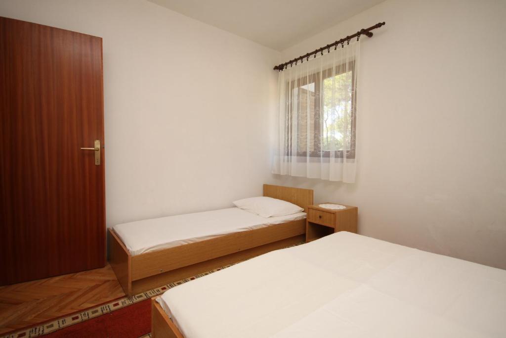 Posteľ alebo postele v izbe v ubytovaní Apartment Vrboska 8748a
