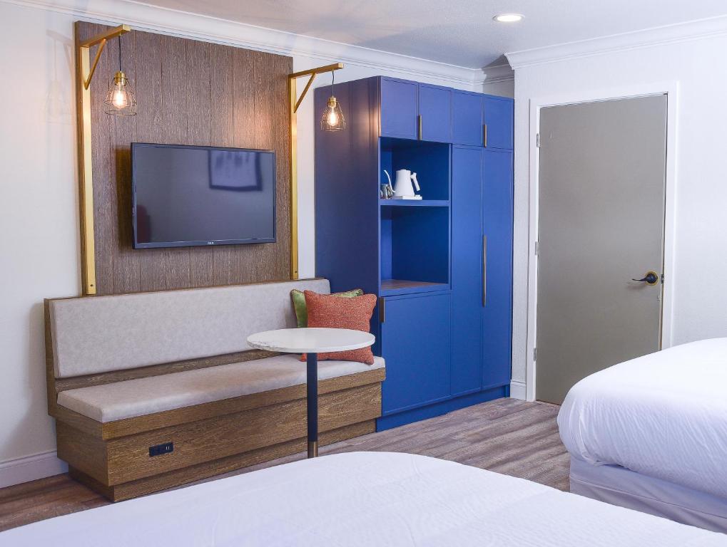 a hotel room with a bed and a tv at The Woodrose- NEWLY RENOVATED in Willits