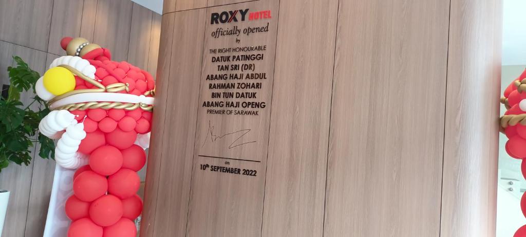 Certifikát, hodnocení, plakát nebo jiný dokument vystavený v ubytování Roxy Hotel Sri Aman