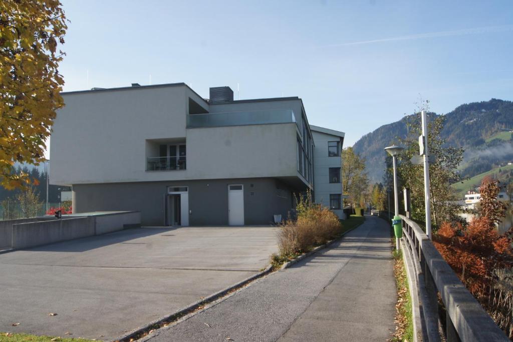 Nespecifikovaný výhled na hory nebo výhled na hory při pohledu z hostelu