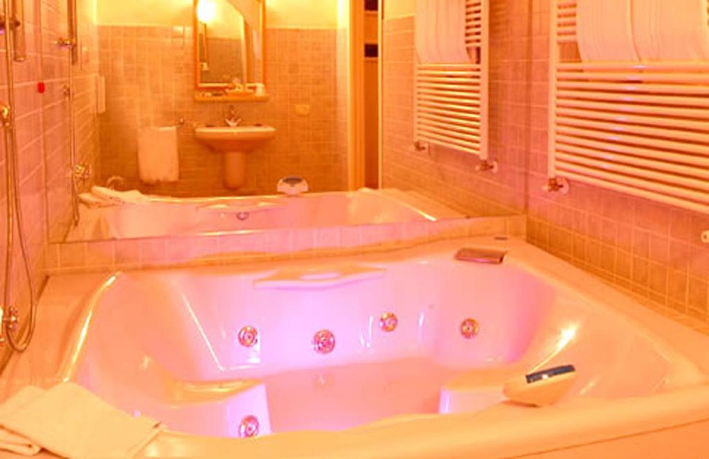 Koupelna v ubytování Hotel Adda